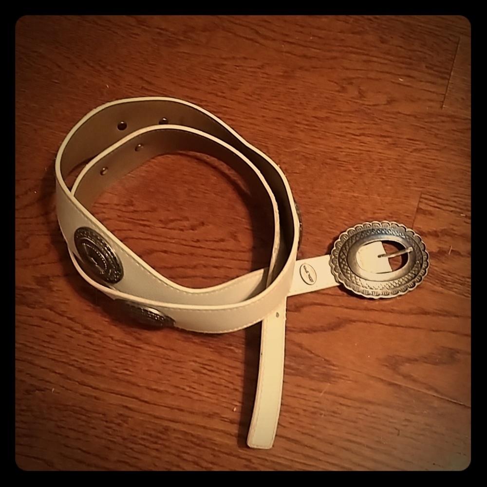 9 West XL white scalloped edge ladies belt